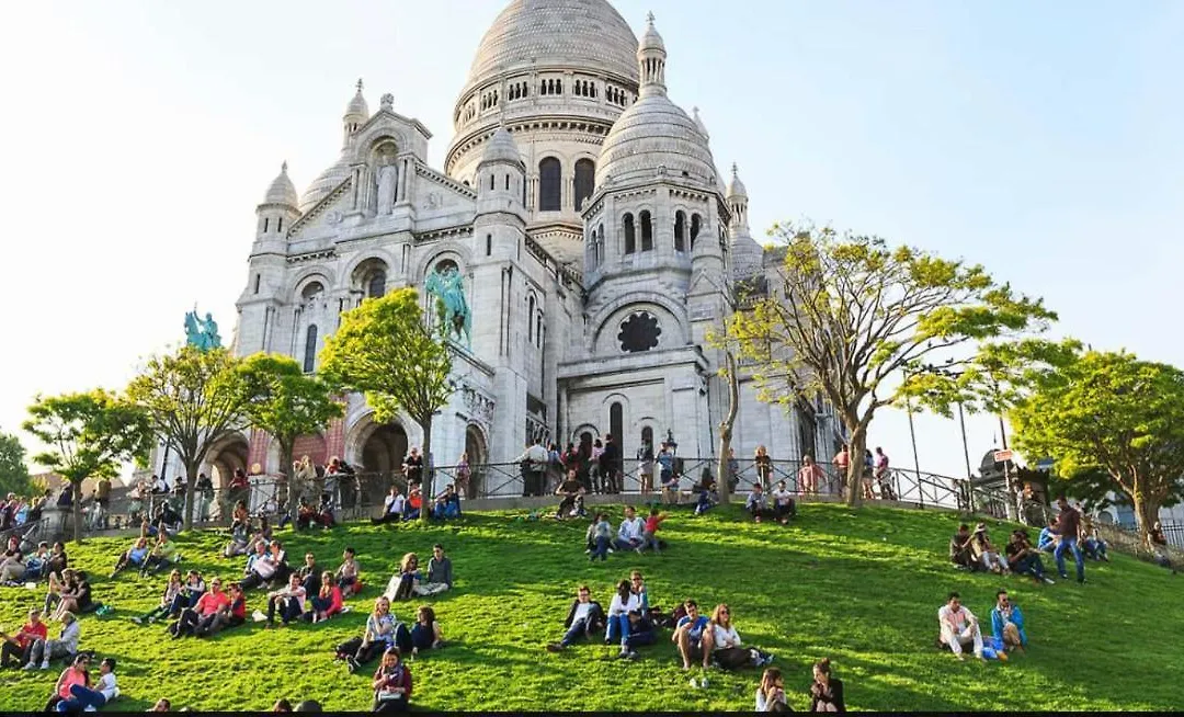 Chic Appartement Sacré Cœur of Paris with Parking-1